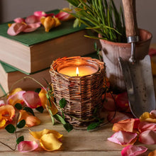 Screen Porch Candle – Fragrance of Sun-Warmed Florals & Freshly Cut Grass