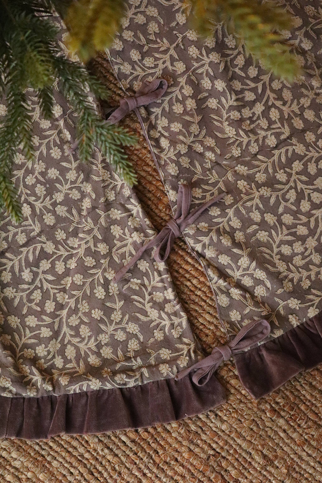 Wildvine Velvet Ruffle Tree Skirt, Heather