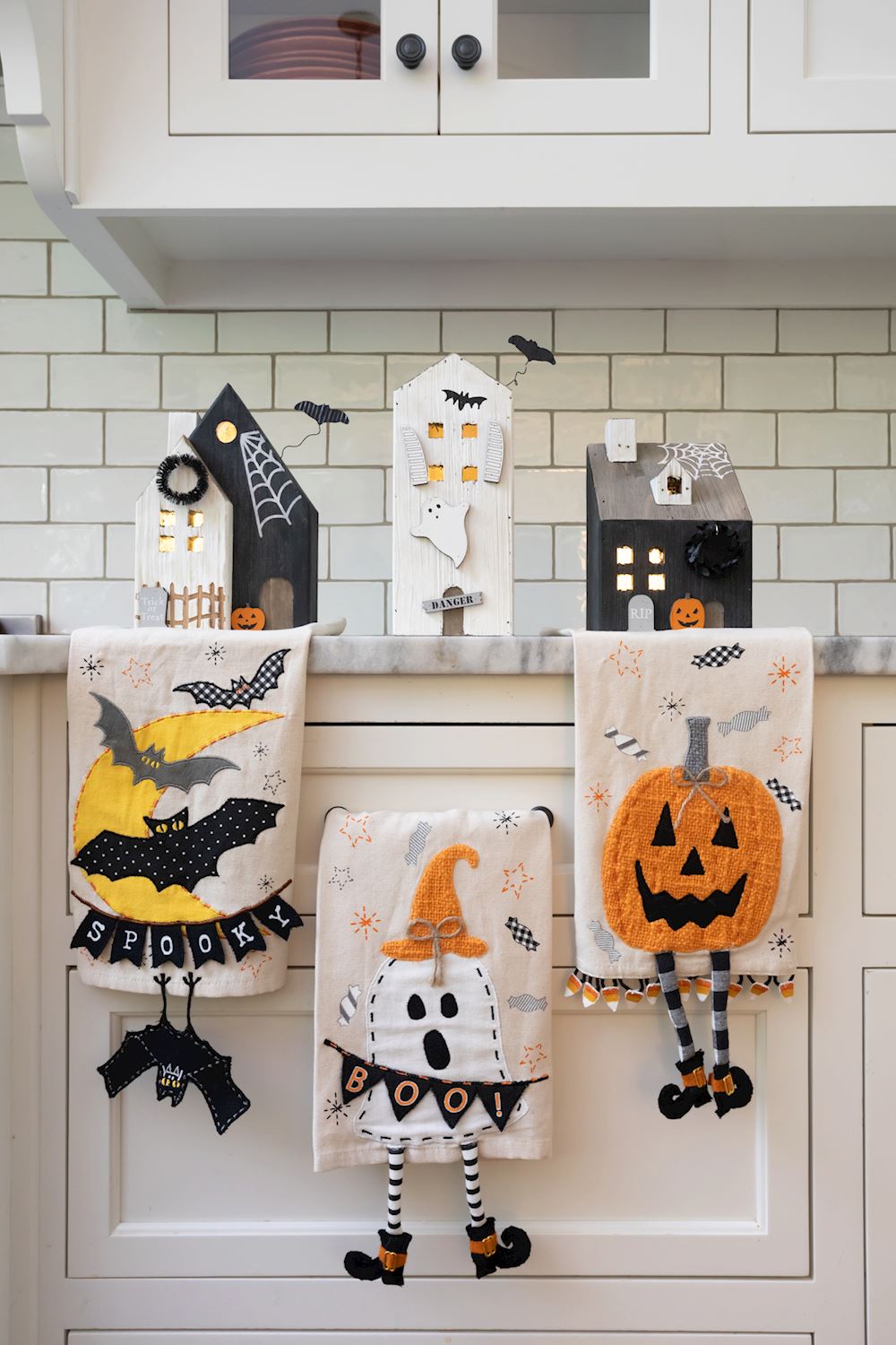 Ghost Dangle Leg Towel