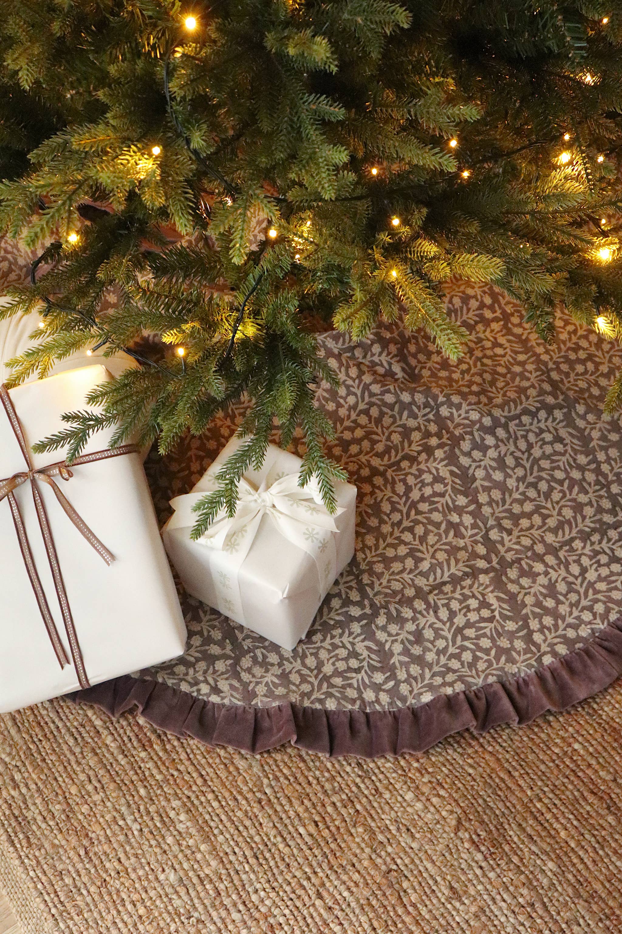 Wildvine Velvet Ruffle Tree Skirt, Heather