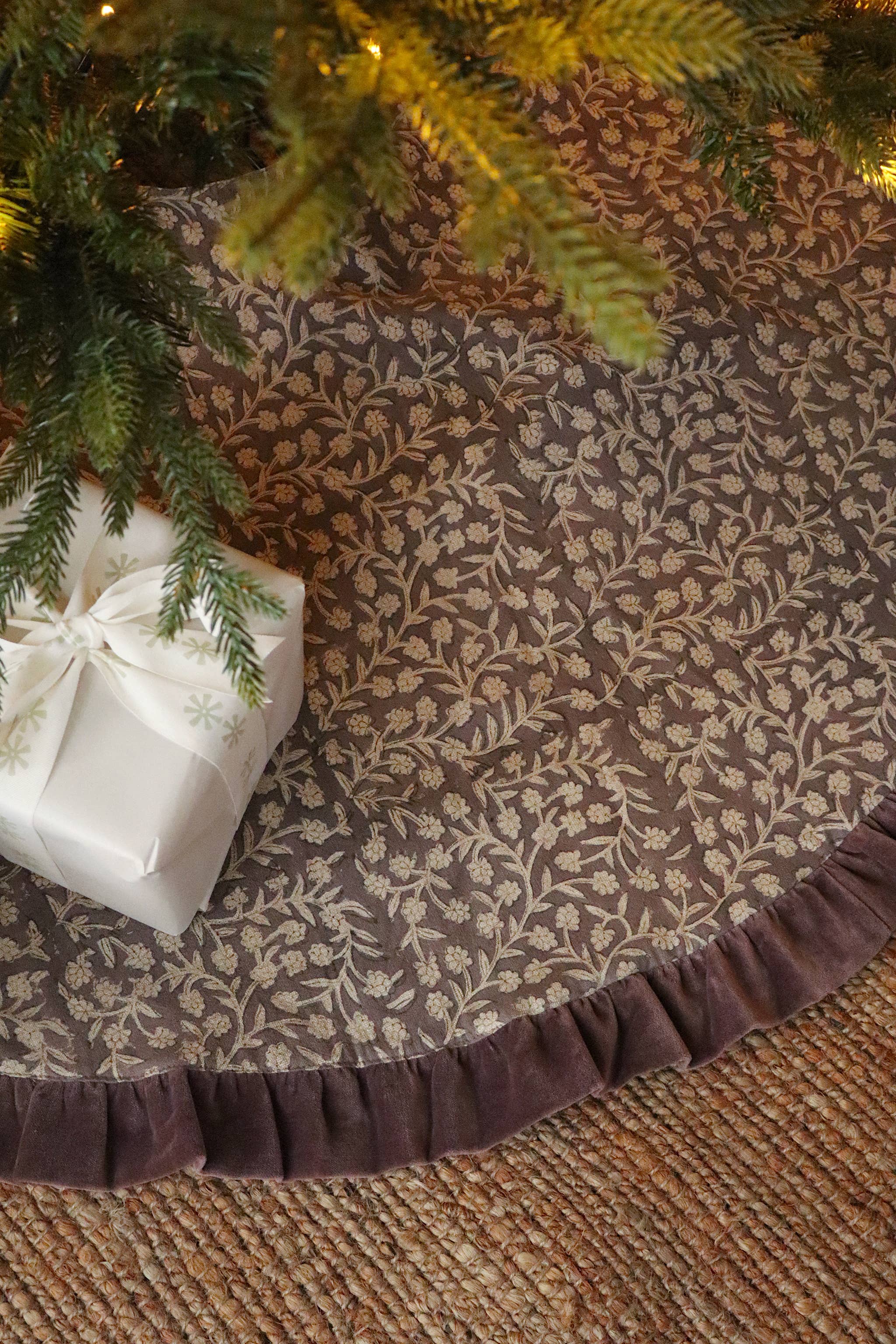Wildvine Velvet Ruffle Tree Skirt, Heather