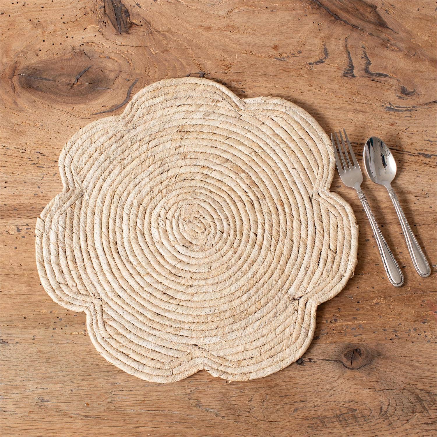 Scalloped Natural Seagrass Charger
