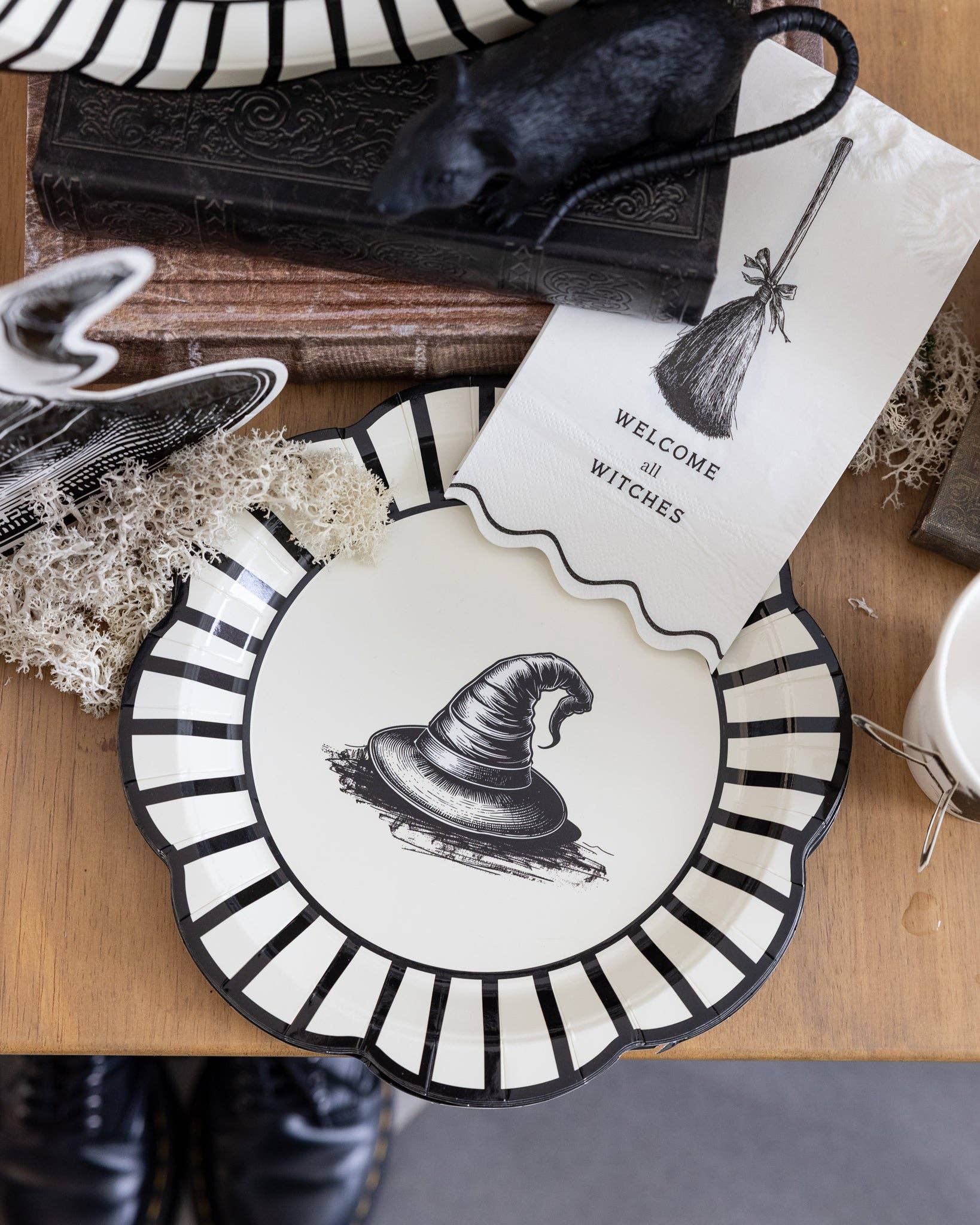 Bewitching 9" Plate Set