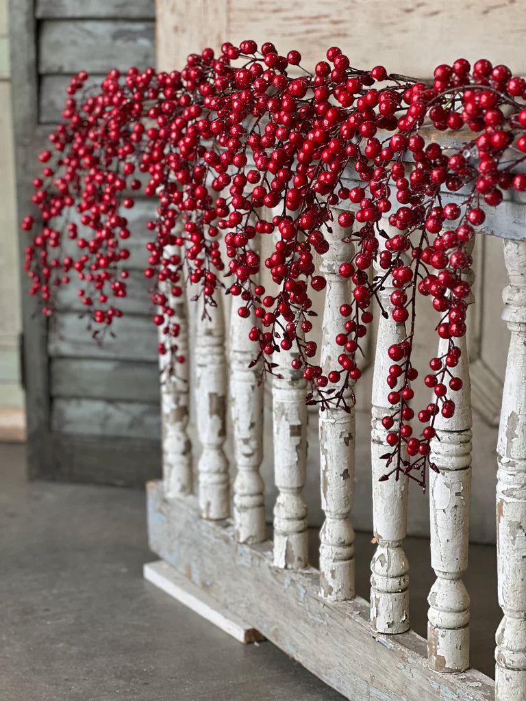 Iced Weatherproof Berry Garland 5'