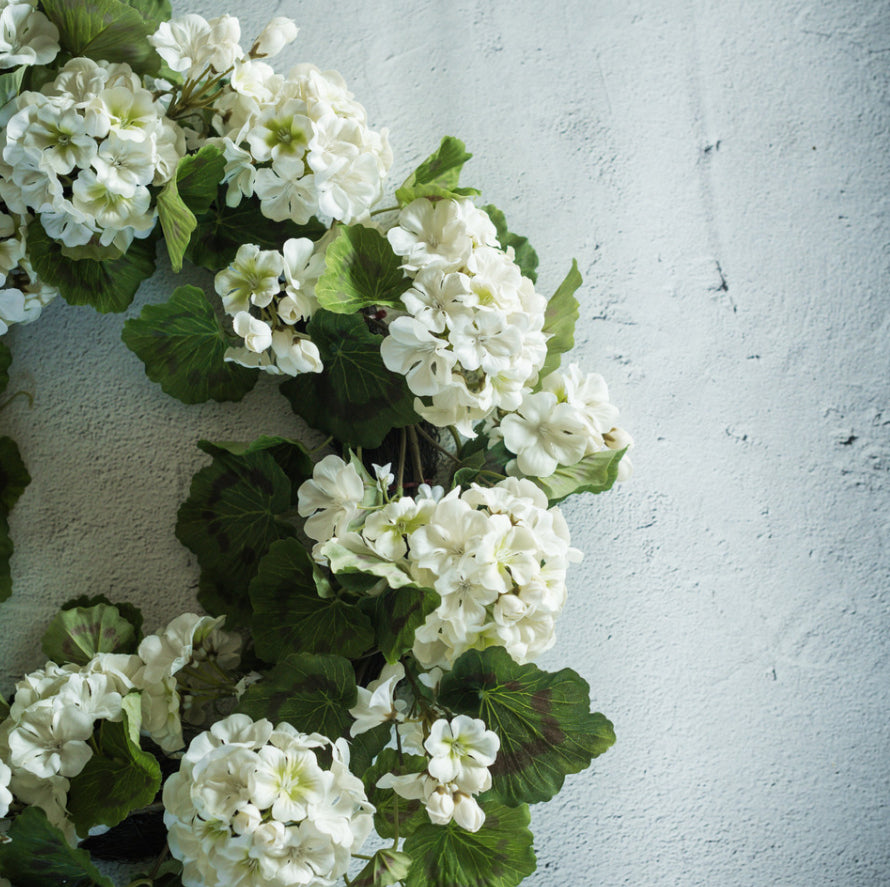 22" White Geranium Wreath