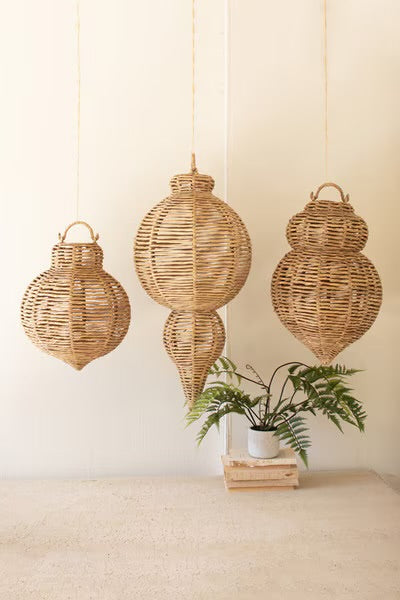 S/3 Large Woven Seagrass Iron Orn.