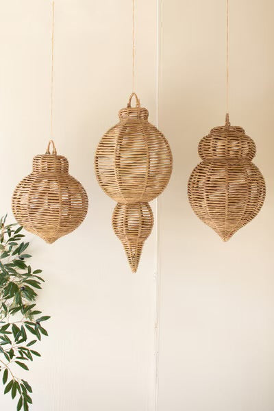 S/3 Large Woven Seagrass Iron Orn.