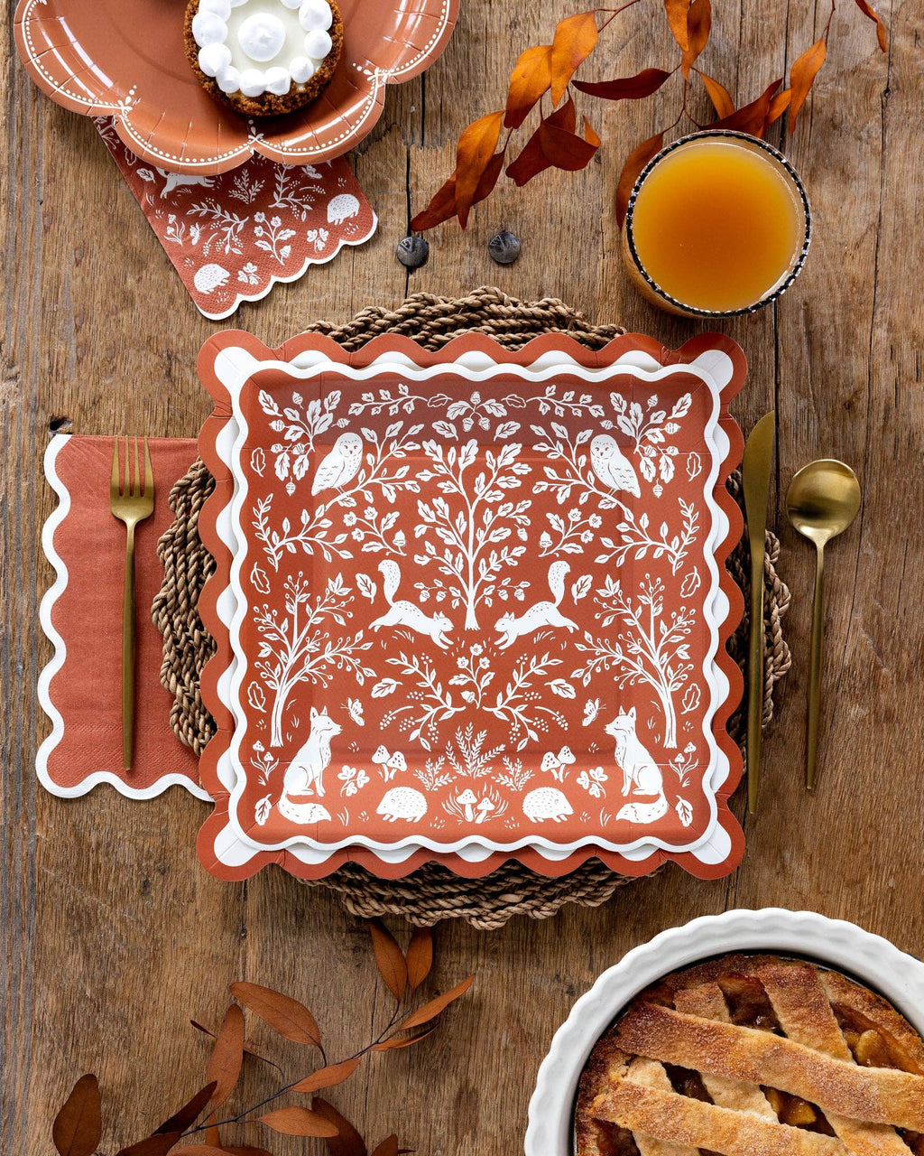 WDT1342 - Acorn Grove Square Paper Plates