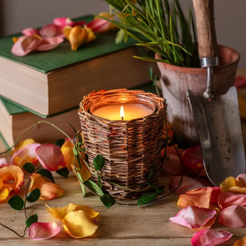 Screen Porch Candle – Fragrance of Sun-Warmed Florals & Freshly Cut Grass