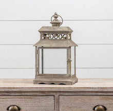 Sarah Lantern